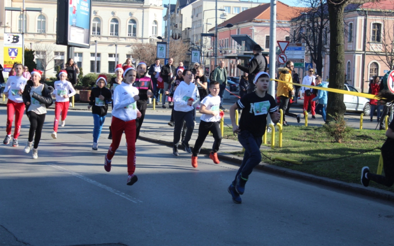 Humanitarna Trka malih Deda Mrazeva