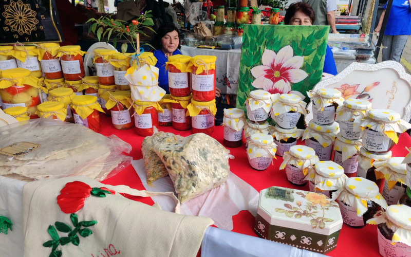Karavan zimnice i bazar rukotvorina