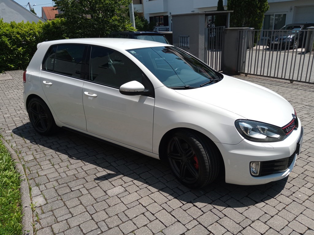 IZDAJEM AUTO povoljno renta kar 065 899 225 BDBOX