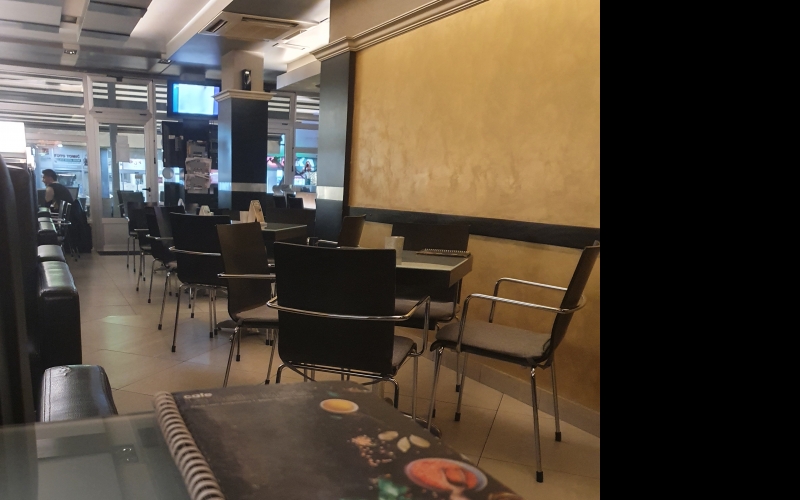 Potreban konobar/konobarica  za rad u Cafe La Bella Maria