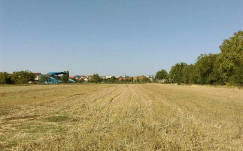 Prodajem zemljiste u blizini stadion Radnik