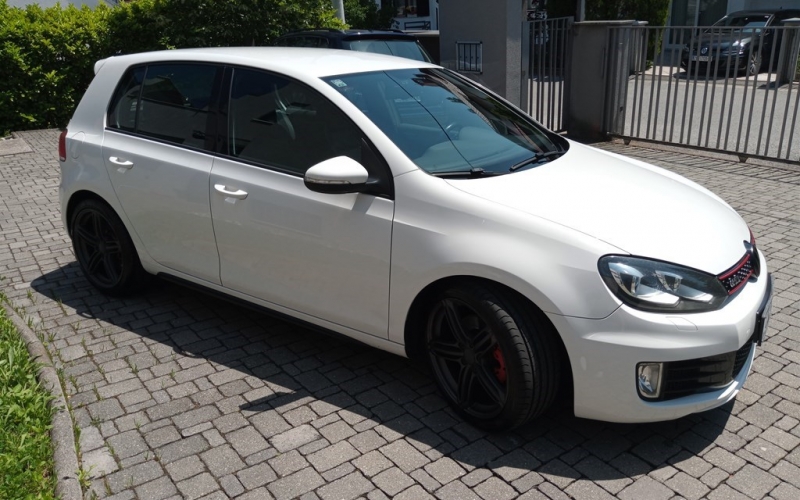 IZDAJEM AUTO povoljno renta kar 065 899 225