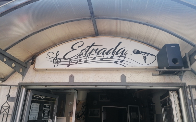 Potreban konobar ili konobarica za rad u kaficu Estrada u Bijeljini.