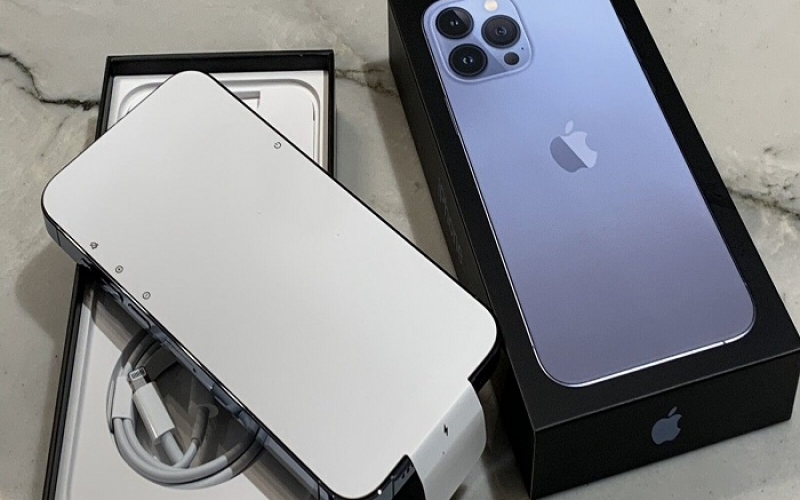 Apple iPhone 13 Pro Max - 1TB - Sierra Blue (Unlocked) @ $659USD