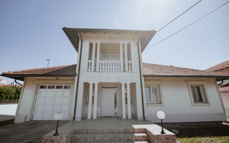 Aranđelovac, kuća 240 m2 na 6 ari placa