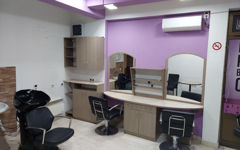 Izdaje se lokal opremljen za frizerski salon