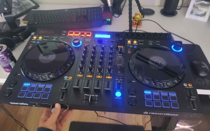 Pioneer DDJ-FLX6 4-channel DJ controller for Rekordbox and Serato DJ Pro