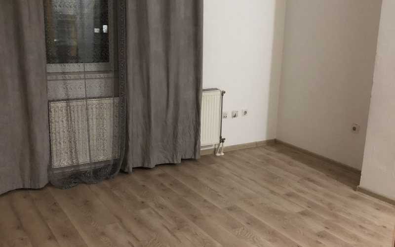 Izdajem polunamještenu garsonjeru