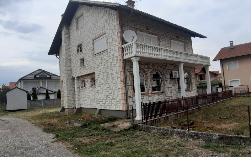 Prodajem kucu u Bijeljini