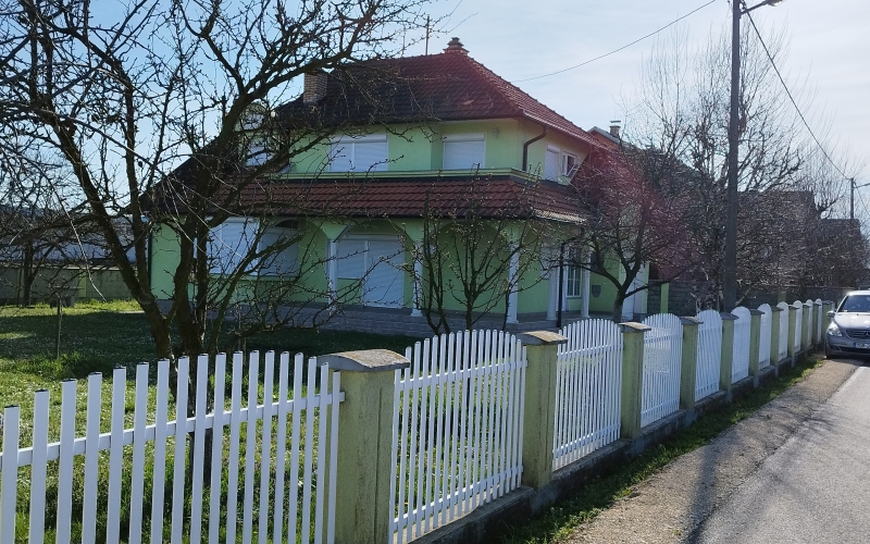 Namještena  kuća na prodaju