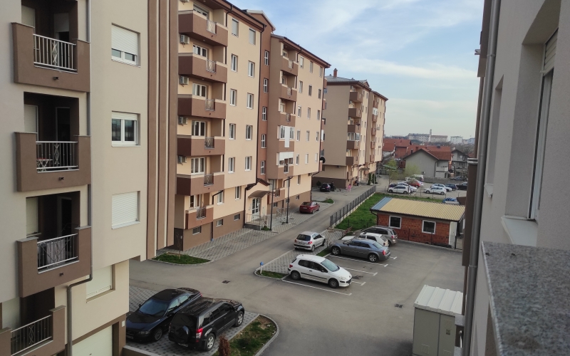 Izdajem jednosoban stan u Bijeljini.