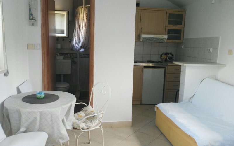 Izdajem studio-apartman u Meljinama