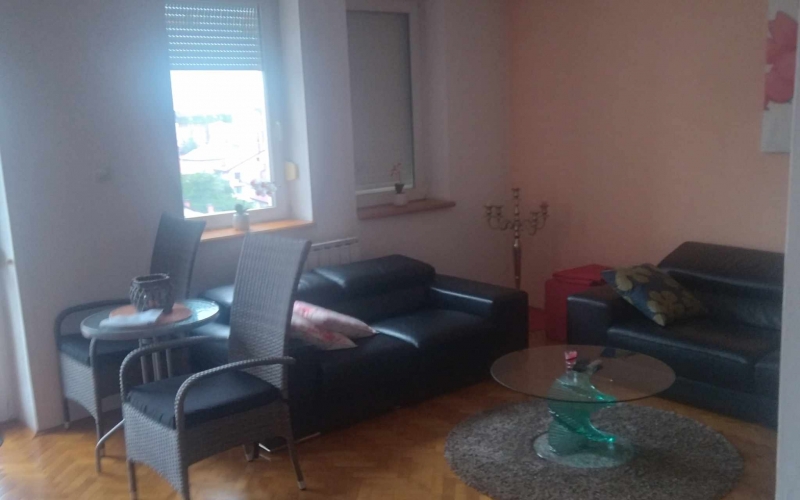 izdajem trosoban namjesten stan u Bijeljini