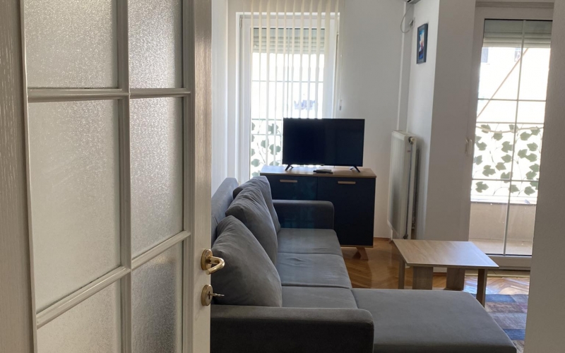 PRODAJEM NAMJEŠTEN STAN 30 m2,ul. Meše Selimovića