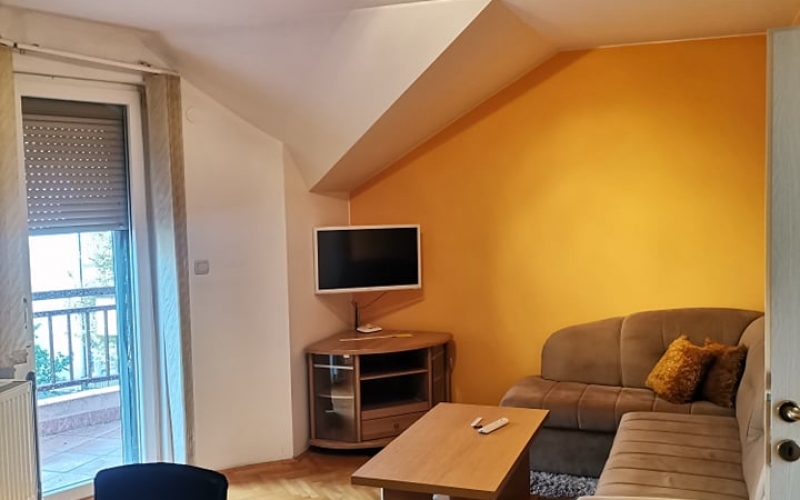 Na prodaju trosoban namješten stan 78m2 u Bijeljini