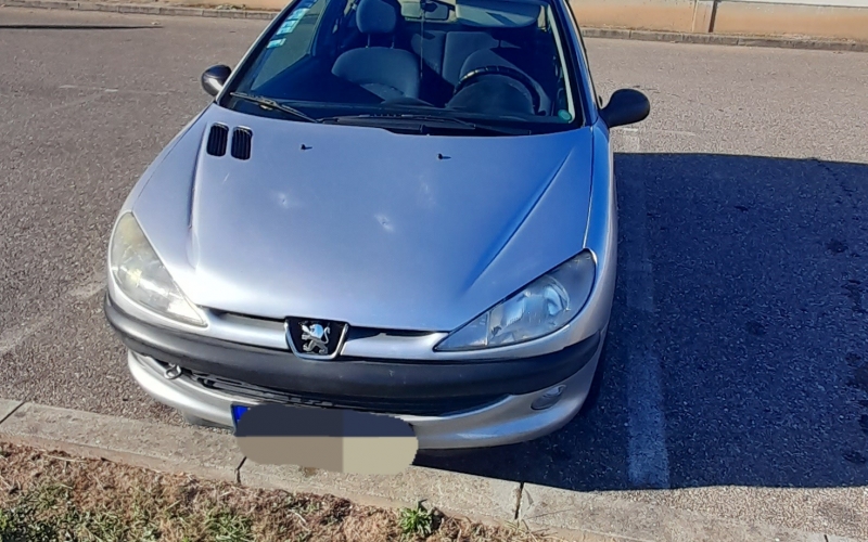 Na prodaju PEUGEOT 206
