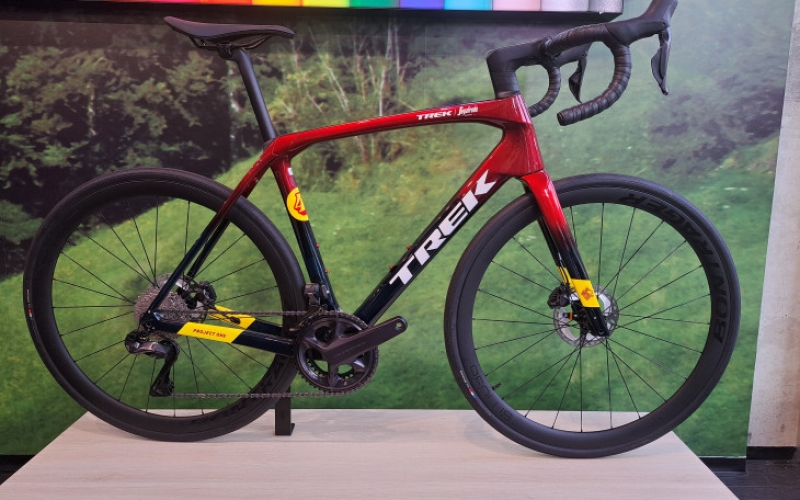 2023 Trek Madone SLR 6 eTap Gen 6