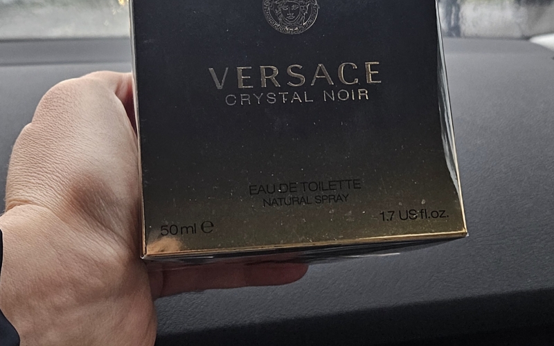 VERSACE CRYSTAL NOIR EDT 50ML 110km