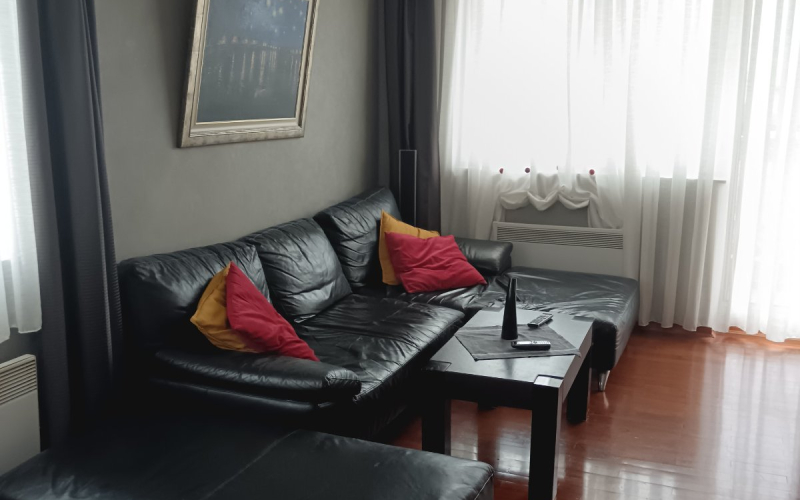 Na prodaju dvosoban stan od 75m² u naselju Intergaj, na 3. spratu stambene zgrad