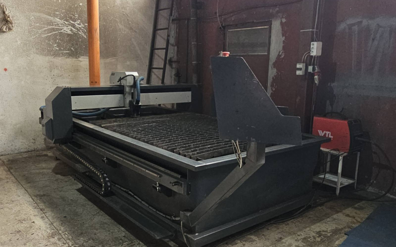 Cnc plazma sa hiper glavom+sistem odimljavanje+izvod za ruter