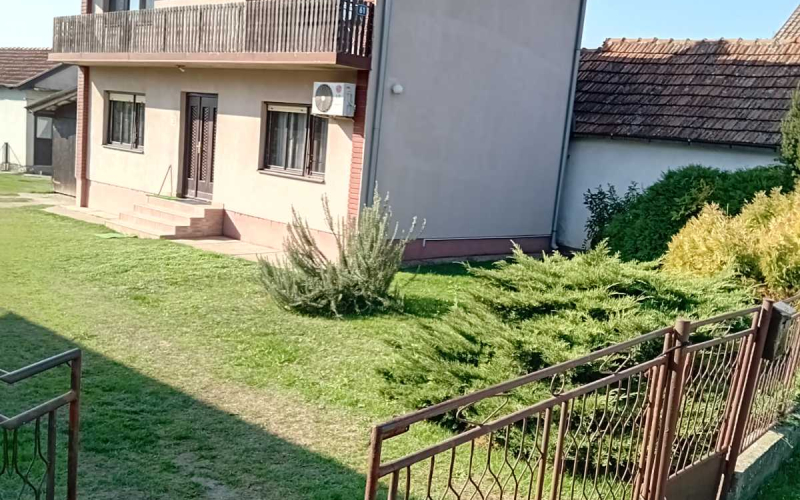 Prodajem kuću u Popovima I zemljište na Pavlović putu