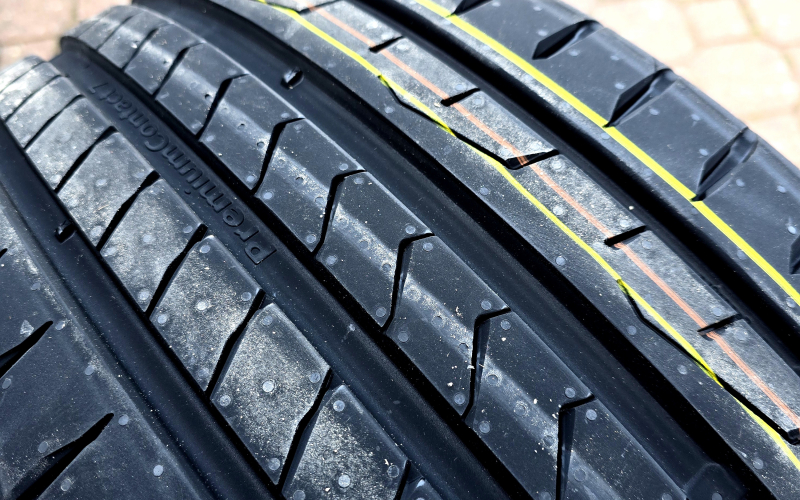 LJETNE GUME CONTINENTAL PREMIUM CONTACT 245/45/R19 