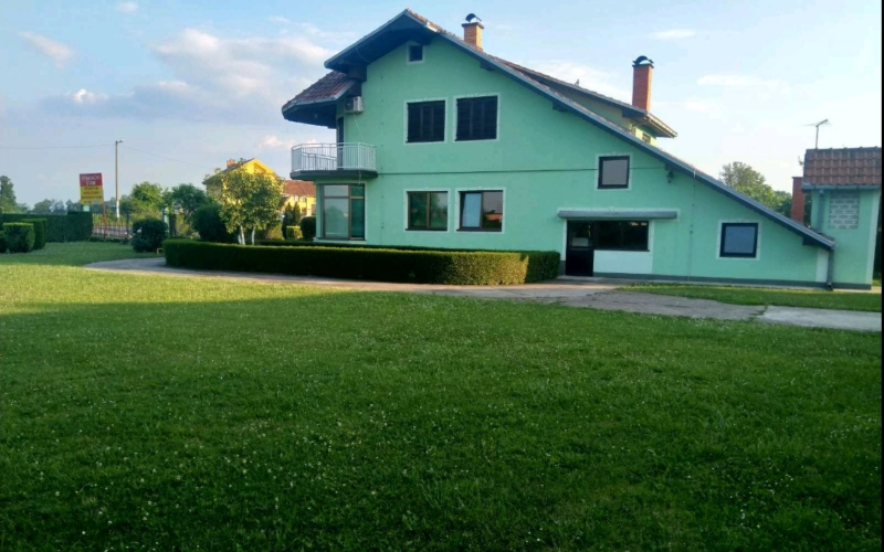 Ustanova socijalne zaštite Dom za starija lica "Zelena Oaza" Dvorovi