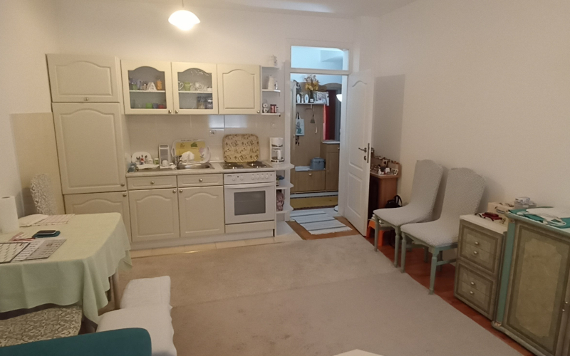 Prodajem dvosoban (50 m2), namješten stan, u centru Bijeljine