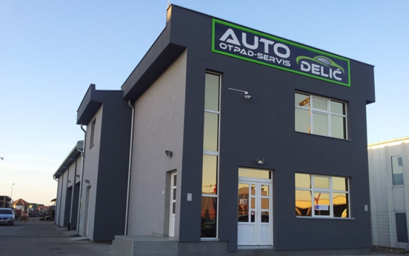 Tri radnika - Auto Servis i otpad Delić, Bijeljina