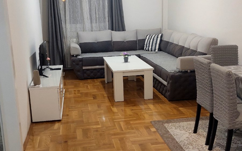 Izdaje se stan 49 m2 Bijeljina