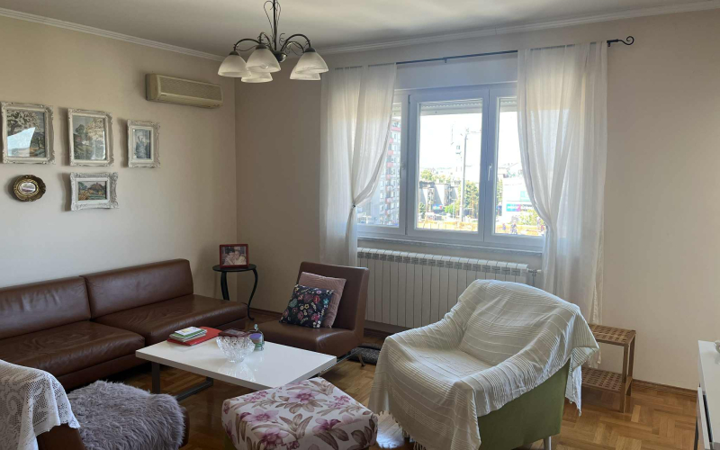 Na prodaju stan u centru grada od 100m2