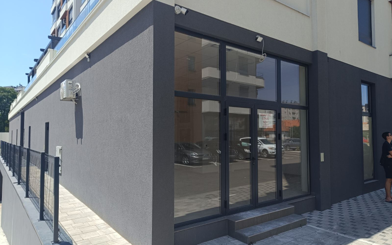 Izdajem nov poslovni prostor 52m2