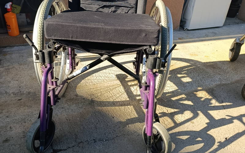 Invalidska kolica i hodalica