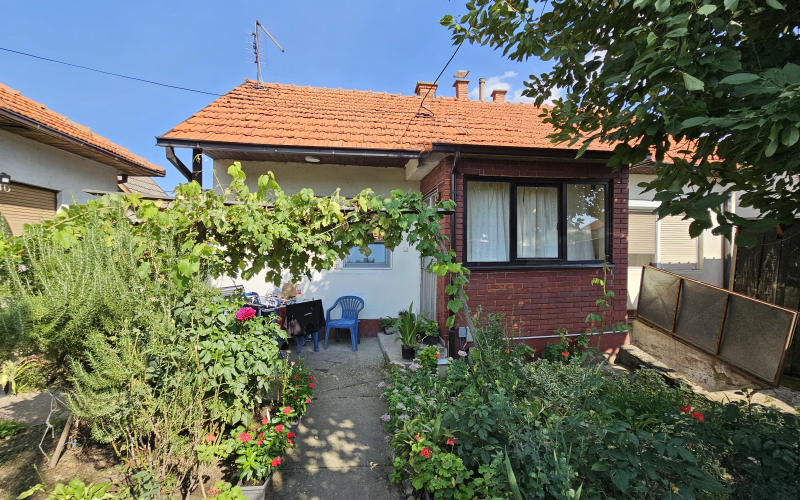 Prodaje se kuća u ulici Raje Banjičića broj 112.