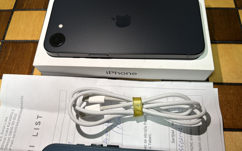 Iphone 16e kao nov, 100% baterija