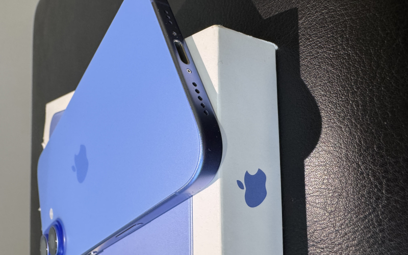 iPhone 16 100% baterija