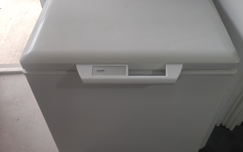 Zamrzivac (manja skrinja)