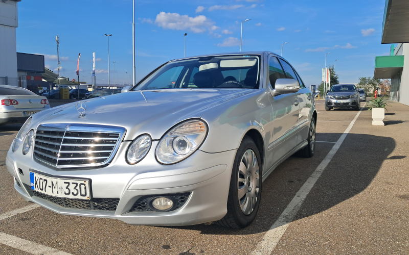 Mercedes e200  2009 god