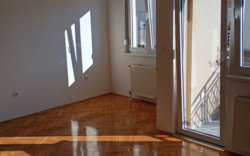 IZDAJEM STAN 33 QM2 U KARADZORDJEVOJ JEDENOSOBAN