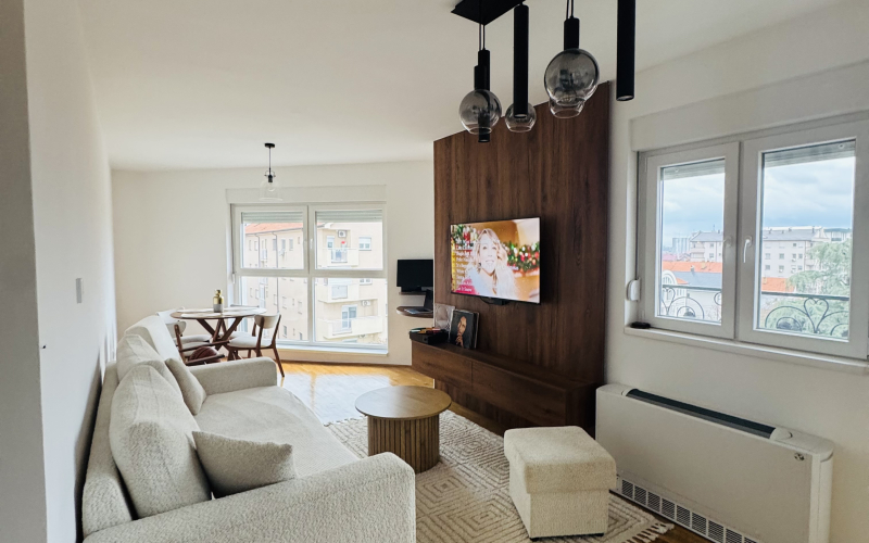 Izdaje se trosoban stan - Račanska Ulica