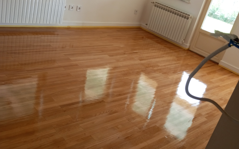 Brusenje i lakiranje starog parketa , postavaljanje laminata,tarketa PVC podova