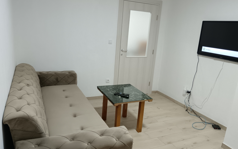 Izdajem sprat kuće 45m2