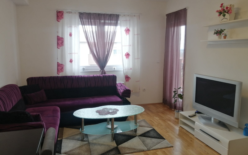 Izdajem jednosoban stan