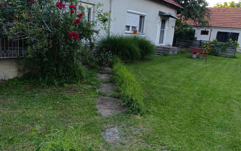 POVOLJNO Dvije kuće u Popovima