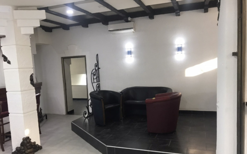 Izdajem ugostiteljski objek u Majevickoj ulici podoban za caffe pizzeriu i sl