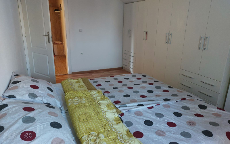 Povoljno izdajem stan na dan u centru Bijeljine