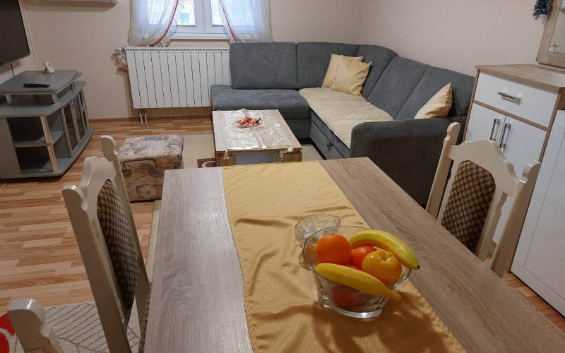 Povoljno izdajem stan na dan u centru Bijeljine