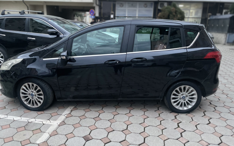 Ford B max u odlicnom stanju
