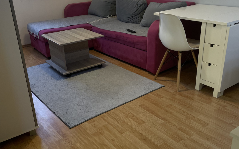 Izdaje se stan na odlicnoj lokaciji (citaj detaljno)