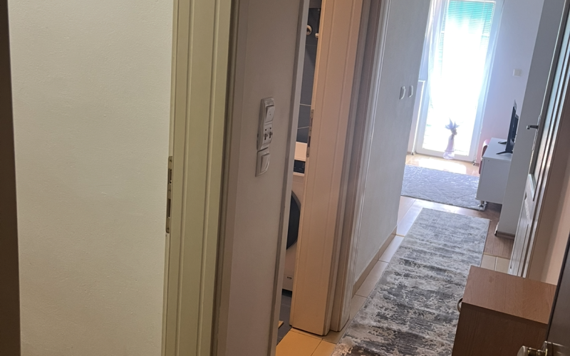 Izdajem 2 garsonjere